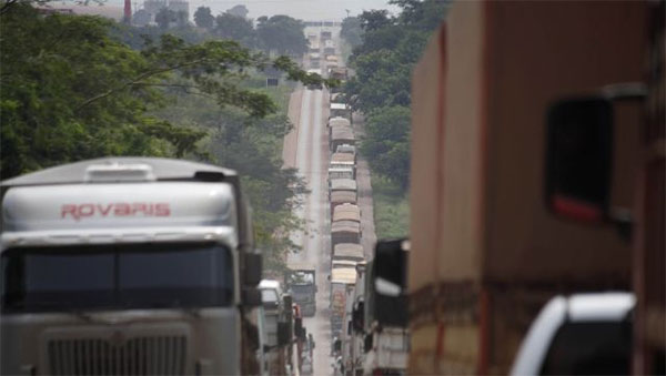 Congestionamento na BR-163 em Rondonópolis: gargalo visível